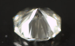 オクタゴナル・モディファイド・ブリリアントカット(通称:ハッピーエイト)ダイヤモンド画像