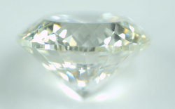 98面カット(ラウンド・モディファイド・ブリリアント・カット)ダイヤモンド画像