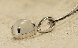 ホワイトムーンストーン・キャッツアイK18WGペンダントネックレス