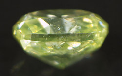 イエローグリーンダイヤモンド