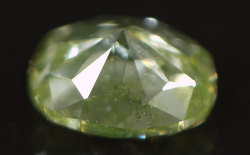 イエローグリーンダイヤモンド