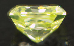 イエローグリーンダイヤモンド