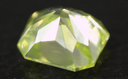 イエローグリーンダイヤモンド