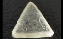 マクル・ダイヤモンド原石ルース画像