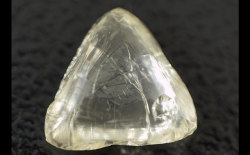 マクル・ダイヤモンド原石ルース画像