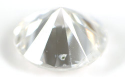 天然グリーンダイオプサイドと思われる結晶入りダイヤモンドルース画像