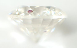 天然ガーネットと思われる結晶入りダイヤモンドルース画像