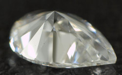 蛍光性ダイヤモンド画像