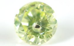 ガーネットとオリビンかダイオプサイド入りダイヤモンドルース画像