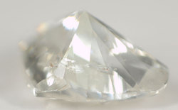 ガーネット結晶かルチル結晶とダイオプサイド結晶入りダイヤモンド画像