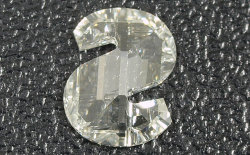 天然(ナチュラル)S字型ダイヤモンド ルース画像