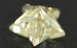 スターミックスドカット(星型)ダイヤモンド, 中央宝石研究所画像