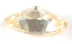 蛍光性ダイヤモンド画像