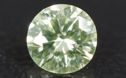 蛍光性ダイヤモンド画像