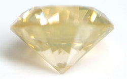 蛍光性ダイヤモンド画像