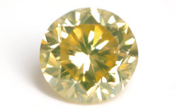 蛍光性ダイヤモンド画像