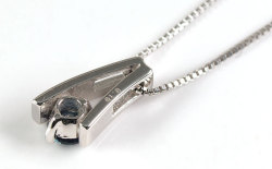 アレキサンドライトペンダントネックレス