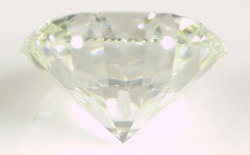 蛍光性ダイヤモンド画像