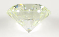 蛍光性ダイヤモンド画像