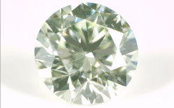 蛍光性ダイヤモンド画像