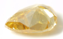 蛍光性ダイヤモンド画像