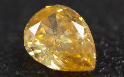 蛍光性ダイヤモンド画像