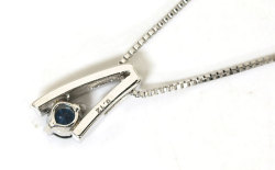 アレキサンドライトペンダントネックレス