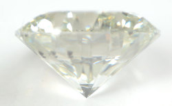 蛍光性ダイヤモンド画像