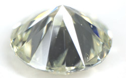 蛍光性ダイヤモンド画像