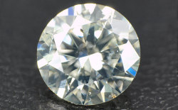 蛍光性ダイヤモンド画像