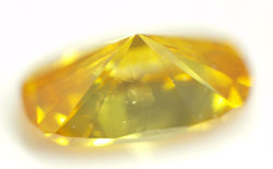 インテンスイエローダイヤモンドルース画像