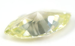 蛍光性ダイヤモンド画像