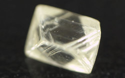 ダイヤモンド原石ラフ