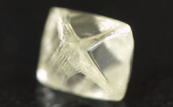 ダイヤモンド原石ラフ