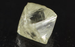 ダイヤモンド原石ラフ