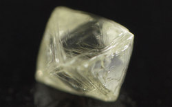 ダイヤモンド原石ラフ