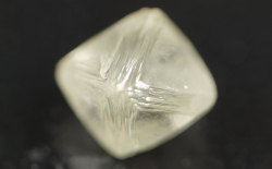 ダイヤモンド原石ラフ