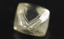 ダイヤモンド原石ラフ