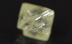 ダイヤモンド原石ラフ