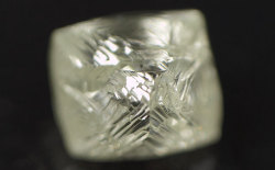 ダイヤモンド原石ラフ