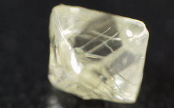 ダイヤモンド原石ラフ