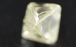 ダイヤモンド原石ラフ