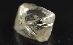 ダイヤモンド原石ラフ