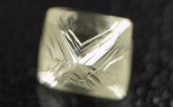 ダイヤモンド原石ラフ