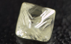 ダイヤモンド原石ラフ