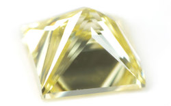 プリンセスカット・イエローダイヤモンド ルース(裸石)画像