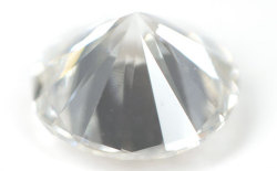 蛍光性ダイヤモンド画像