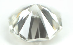オクタゴナル・モディファイド・ブリリアントカット(通称:ハッピーエイト)ダイヤモンド画像