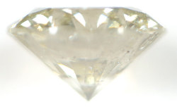 蛍光性ダイヤモンド画像