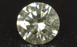 蛍光性ダイヤモンド画像